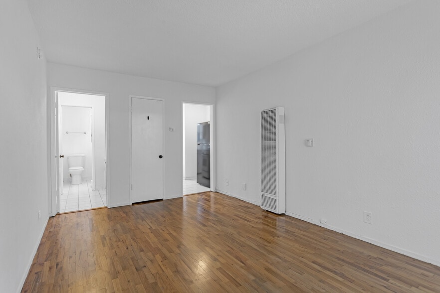 More Photos Of 2820 S Sepulveda Blvd, Los Angeles Apartments For Sale