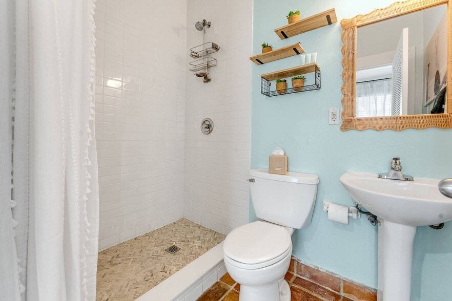 More Photos Of 1117 Duval St, Key West Hospitality For Sale