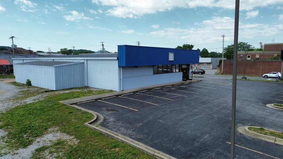More Photos Of 320 N Main St, Russellville Unknown For Lease
