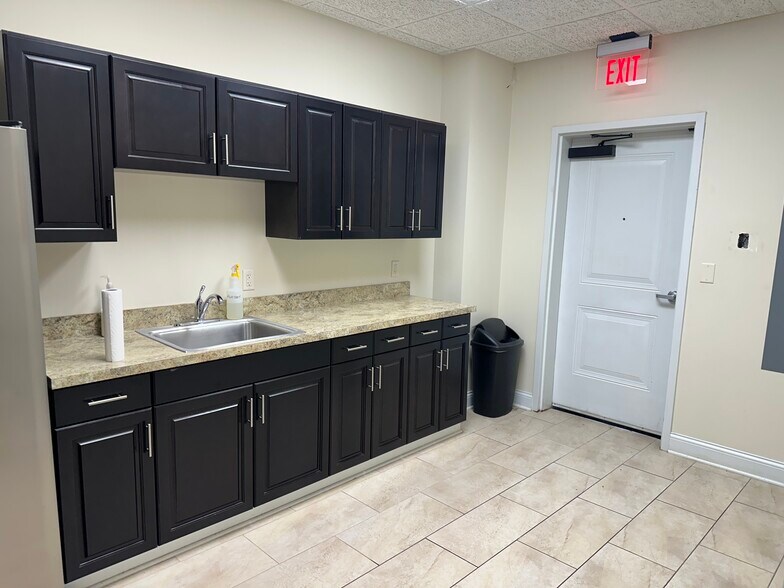 More Photos Of 651 US 31W Byp, Bowling Green Office For Lease