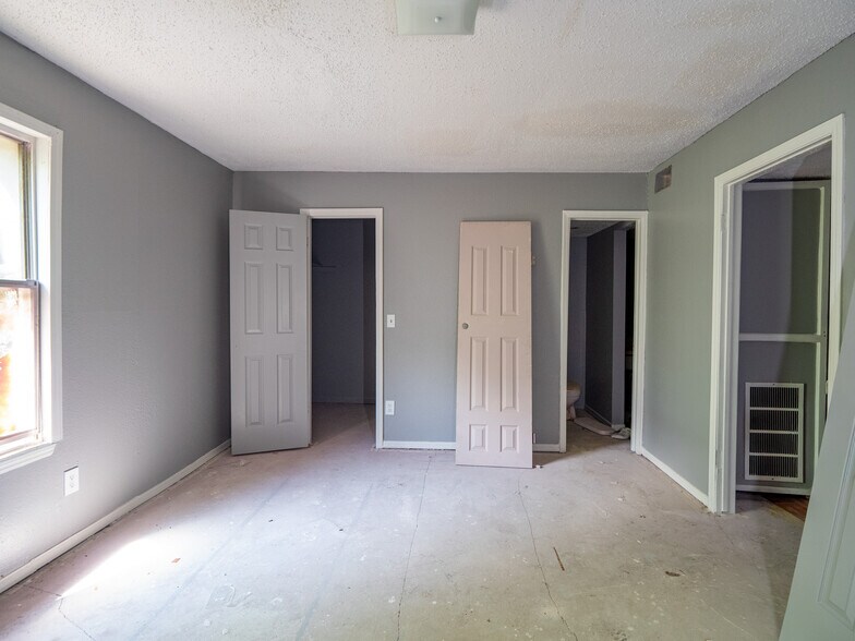 More Photos Of 5924 NW 10th St, Oklahoma City Apartments For Sale