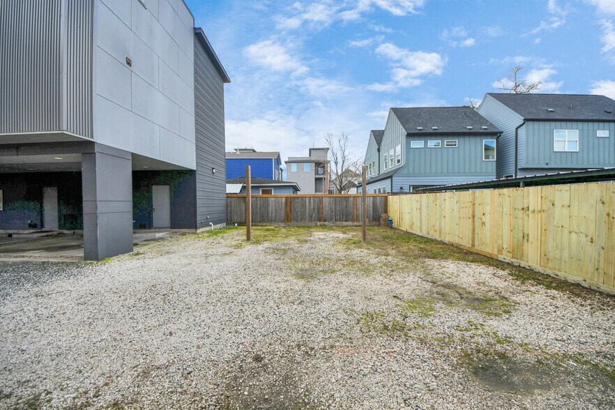 More Photos Of 1708 Winter St, Houston Apartments For Sale
