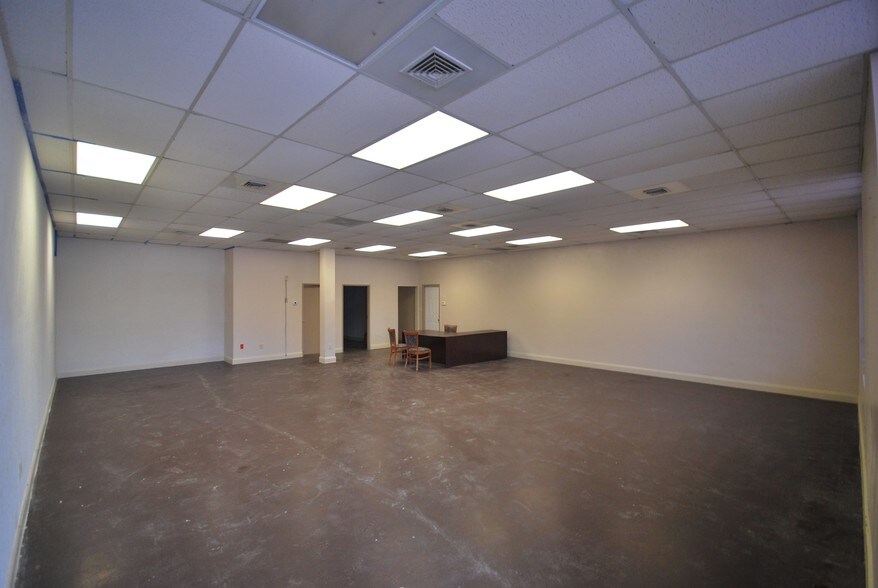 More Photos Of 1309-1317 W Main St, Waxahachie Freestanding For Lease