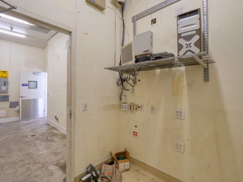 More Photos Of 500 W 7th St, Los Angeles Apartments For Lease