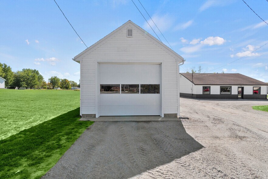 More Photos Of 1712-1714 Findlay Rd, Lima Office For Lease