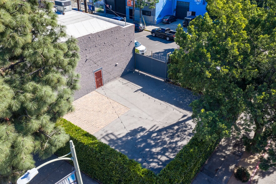 More Photos Of 1354-1358 S Grand Ave, Los Angeles Flex For Lease