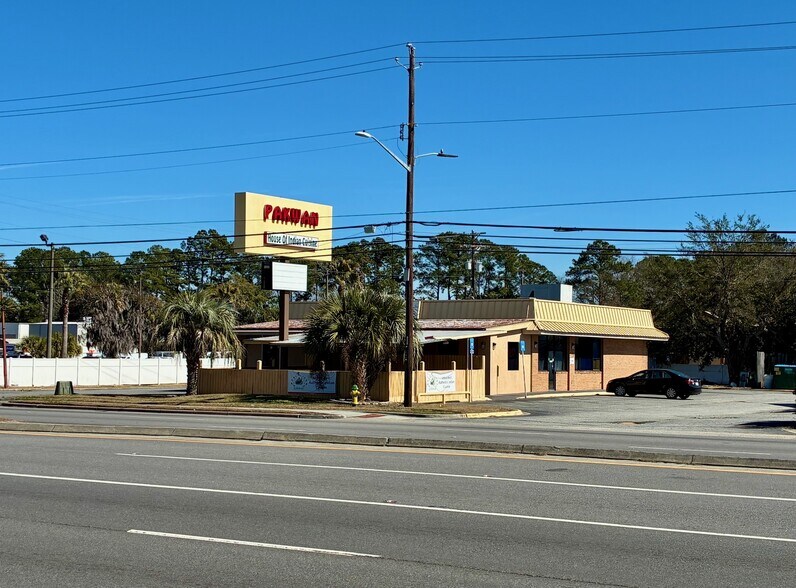 Primary Photo Of 7102 Abercorn St, Savannah Restaurant For Lease