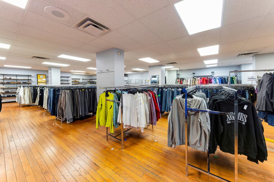 More Photos Of 7 W 14th St, New York Apartments For Lease