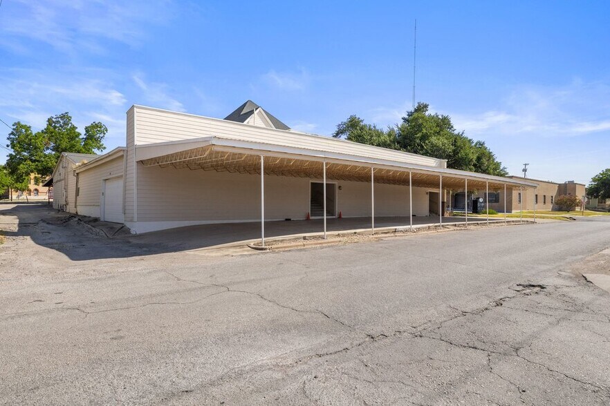 More Photos Of 503 Talbot St, Taylor Funeral Home For Sale