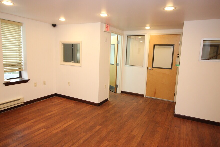 More Photos Of 1458 County Line Rd, Huntingdon Valley Flex For Sale