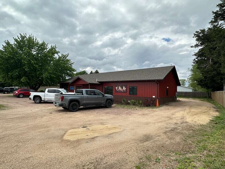 More Photos Of 708 E State St, Atkinson Freestanding For Sale