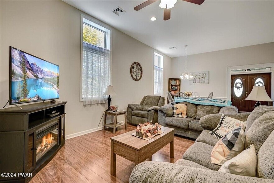 More Photos Of 186 Ledgedale Rd, Lake Ariel Apartments For Sale
