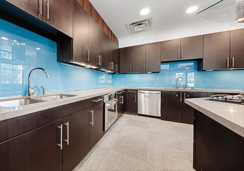 More Photos Of 1133 Lake Washington Blvd, Renton Apartments For Lease