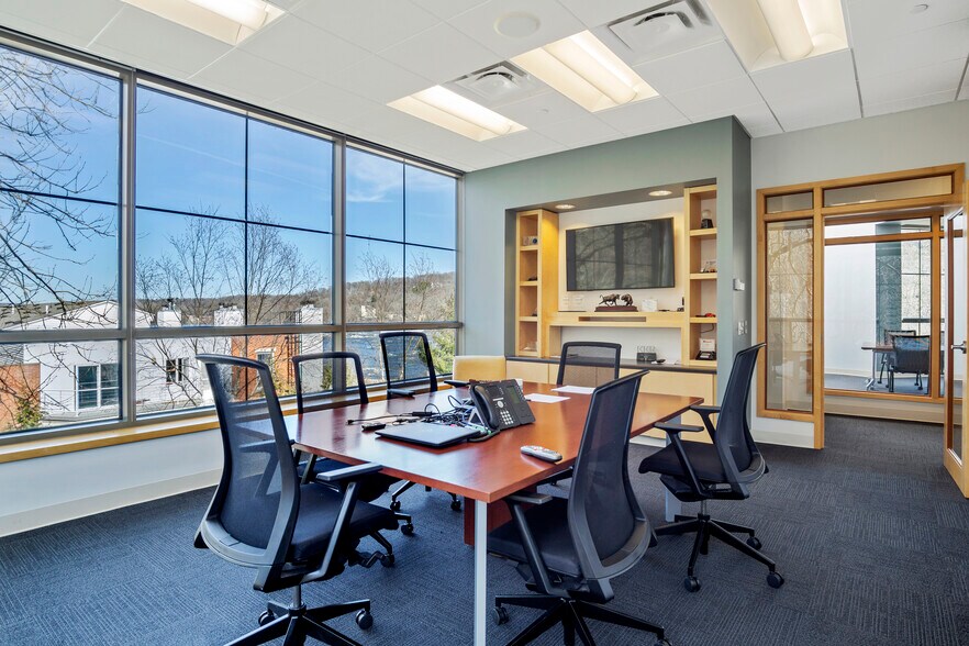 More Photos Of 400 S River Rd, New Hope Office For Sale