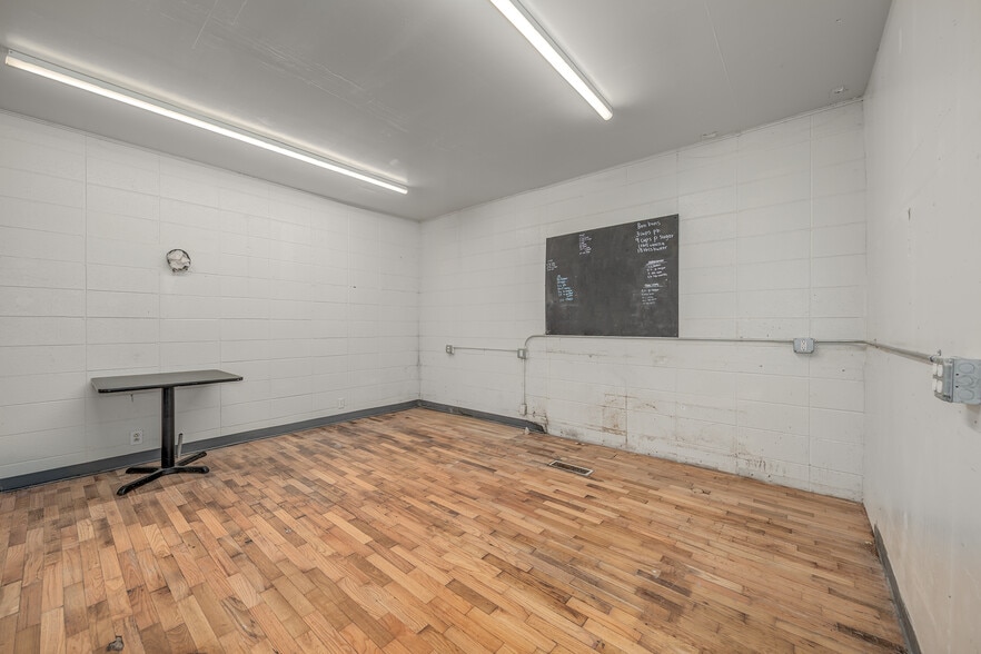 More Photos Of 361 SW 12th St, Ontario Specialty For Sale