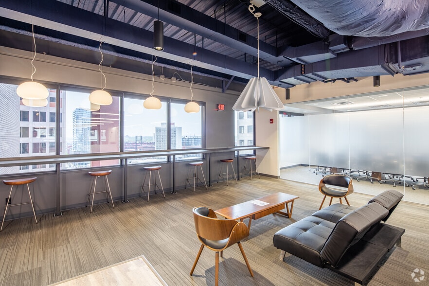 More Photos Of 200 N Broadway, Saint Louis Office For Lease
