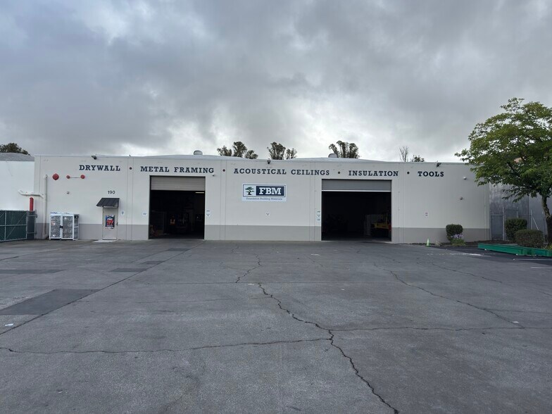 More Photos Of 210 Classic Ct, Rohnert Park Warehouse For Lease