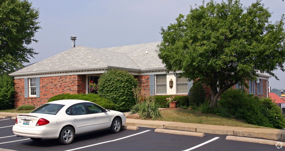 More Photos Of 2777 W Clay St, Saint Charles Office For Lease