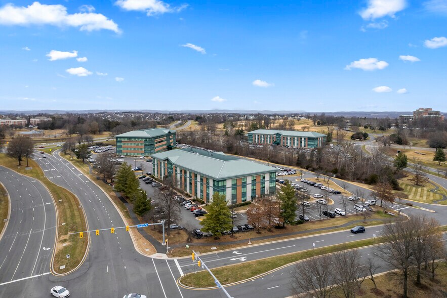 More Photos Of 19455 Deerfield Ave, Lansdowne Medical For Lease