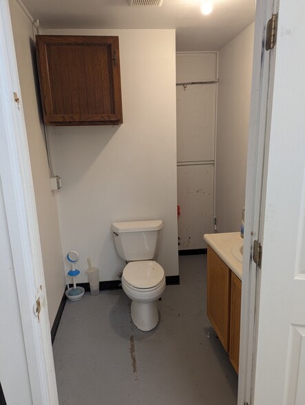 More Photos Of 1040 5th Ave, Lyons Food Processing For Lease