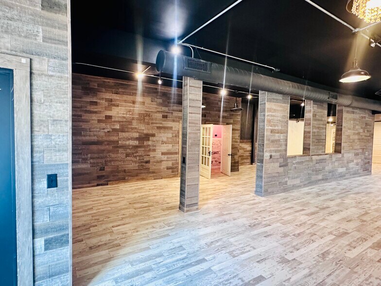 More Photos Of 103 N College Ave, Newton General Retail For Lease