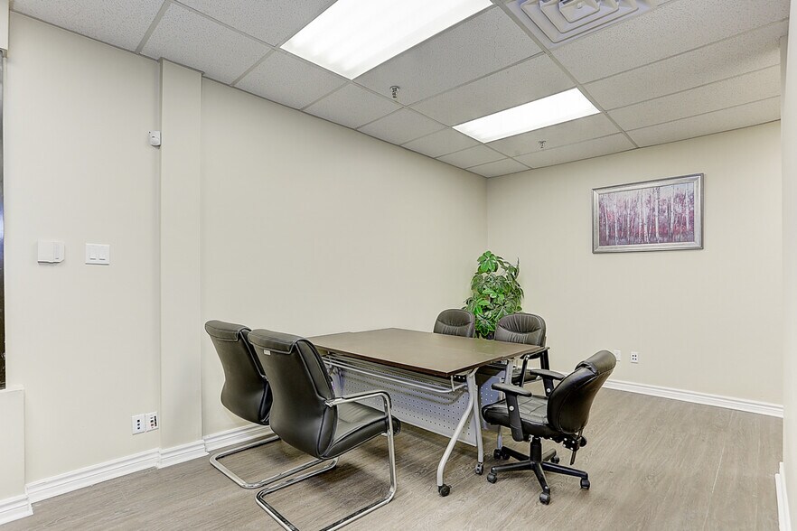 More Photos Of 570 Hood Rd W, Markham Service For Sale