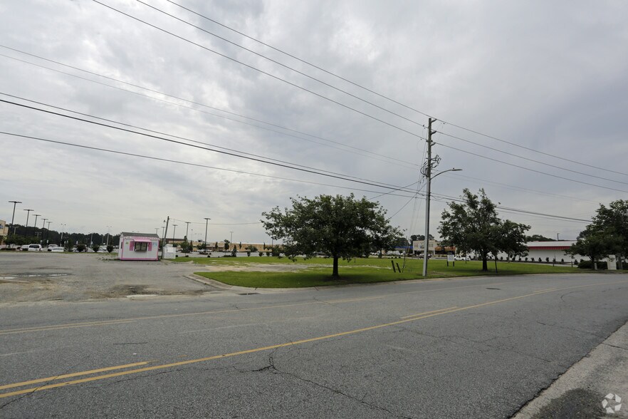 More Photos Of 501 Eastgate Dr, Goldsboro Land For Lease