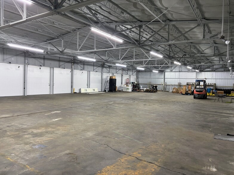 More Photos Of 1401 W Ray St, Indianapolis Truck Terminal For Lease
