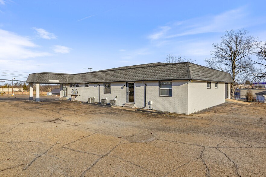Primary Photo Of 1421 E Main St, Park Hills Flex For Sale