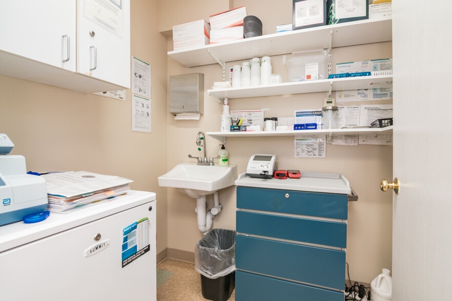 More Photos Of 860 Boston Rd, Springfield Medical For Sale