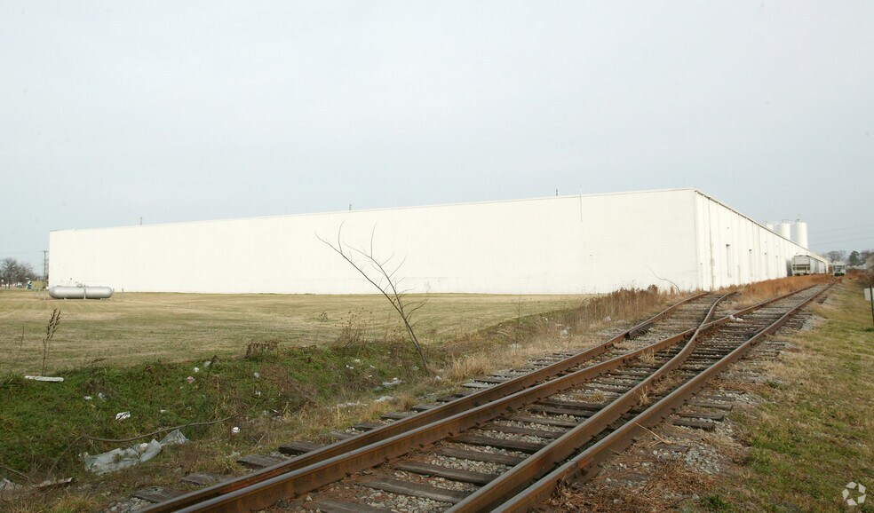 More Photos Of 5935-5939 Thurston Ave, Virginia Beach Manufacturing For Lease