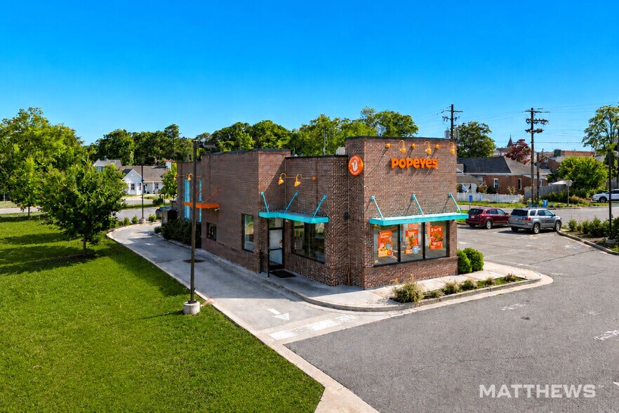 Primary Photo Of 72 E Franklin St, Hartwell Restaurant For Sale