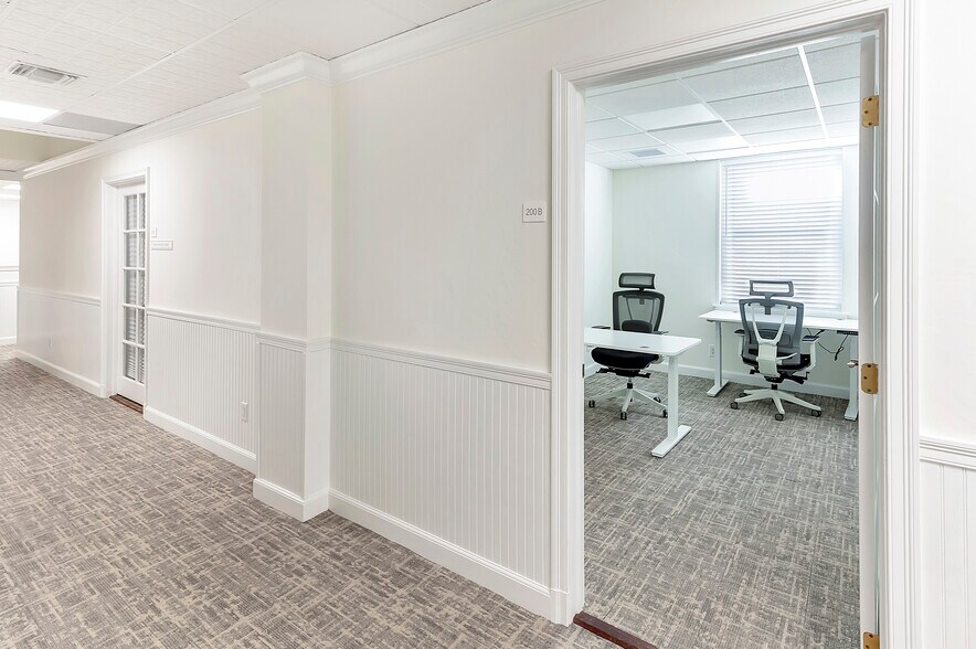 More Photos Of 214 Brazilian Ave, Palm Beach Office For Lease