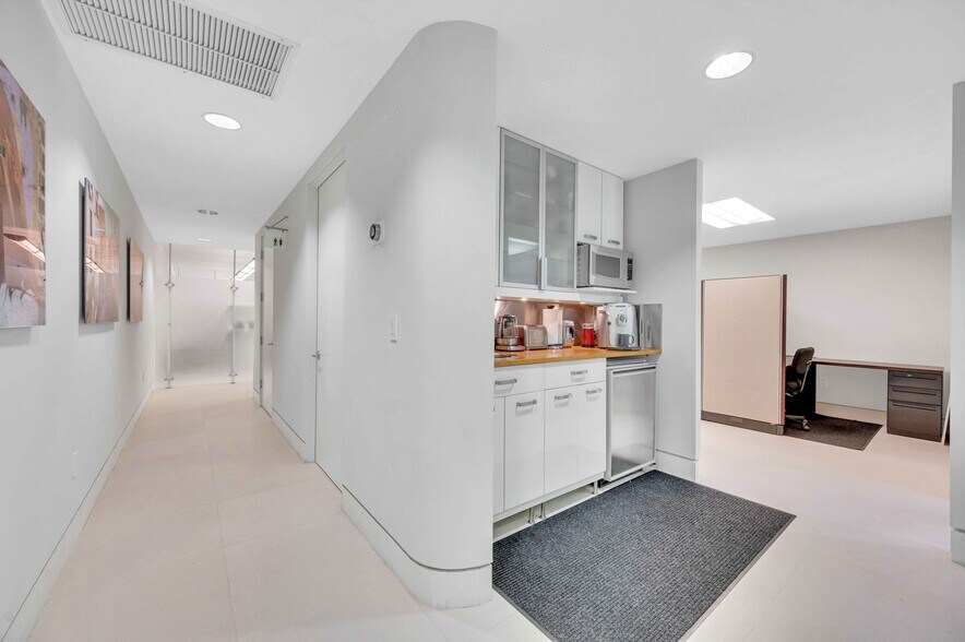 More Photos Of 4621 Ponce De Leon Blvd, Coral Gables Office For Sale