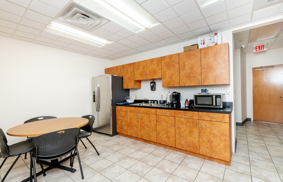 More Photos Of 157 Eastbrooke Ct, Mt Washington Bank For Sale