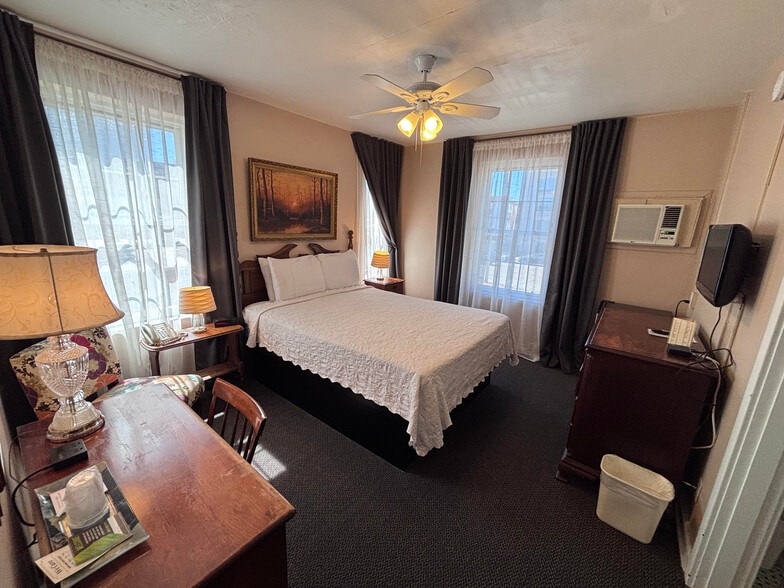 More Photos Of 342 3rd Ave N, Saint Petersburg Hotel For Sale