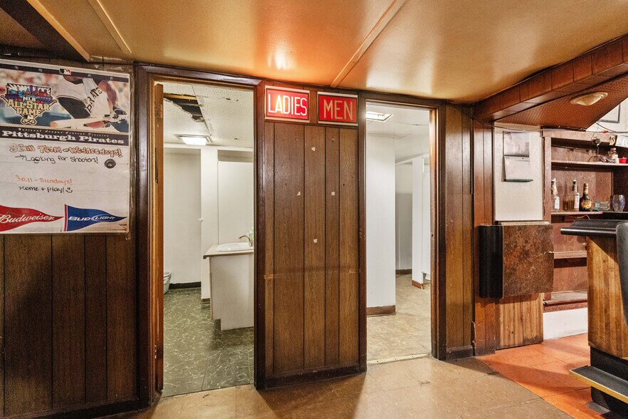 More Photos Of 1098 Duss Ave, Ambridge Restaurant For Sale