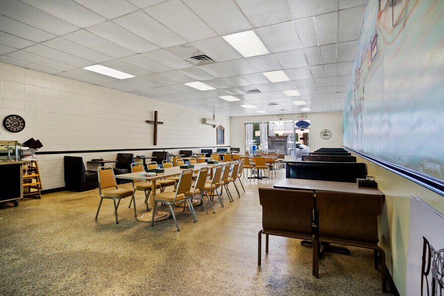 More Photos Of 20737 Central Ave, Blountstown Restaurant For Sale