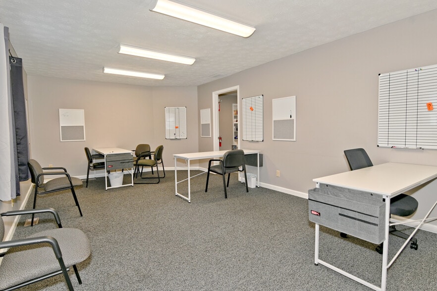 More Photos Of 1030 E Morgan St, Martinsville Office For Sale