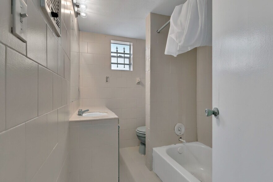 More Photos Of 3501 N Macgregor Way, Houston Apartments For Sale