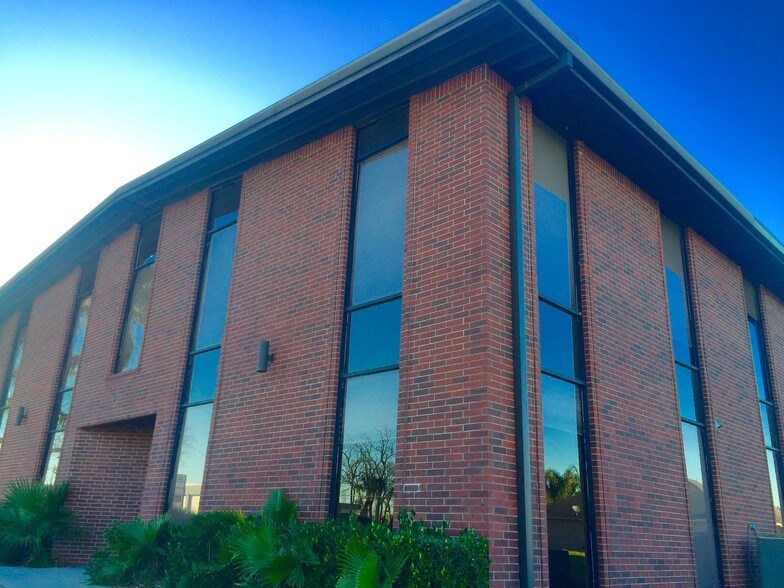 More Photos Of 601 Cien Rd, Kemah Unknown For Lease