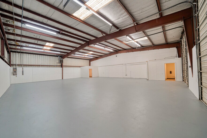More Photos Of 517 Delia Dr, Longview Warehouse For Lease