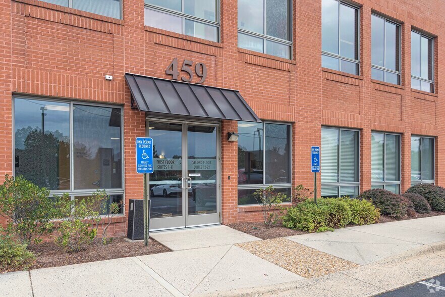 More Photos Of 459 Herndon Pky, Herndon Medical For Lease
