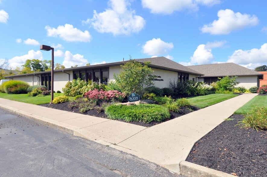 More Photos Of 16 W Wenger Rd, Englewood Medical For Lease