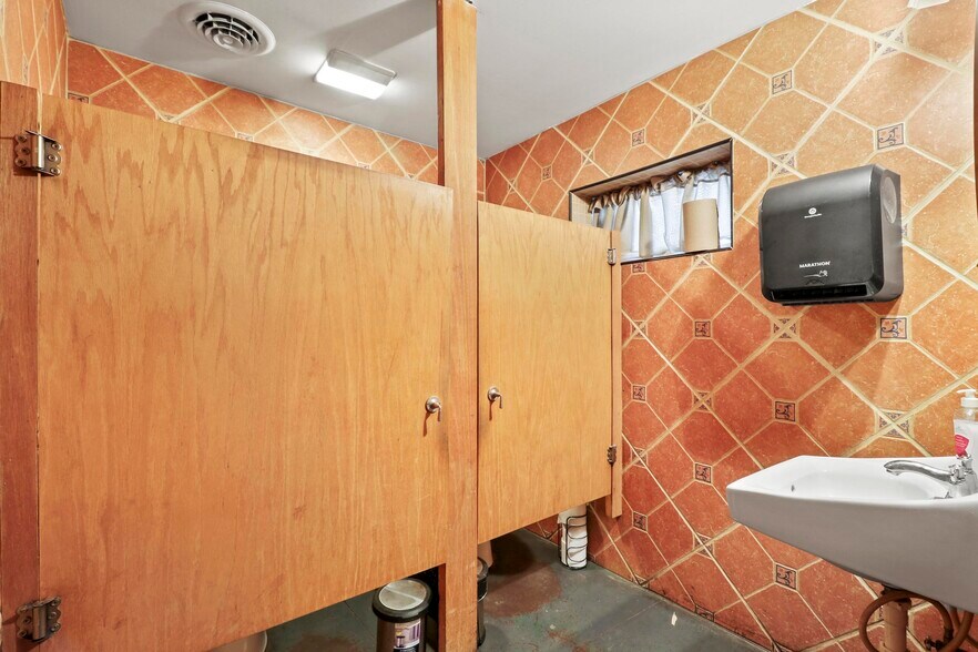 More Photos Of 9933 Bear Creek Blvd, Bear Creek Township Restaurant For Sale