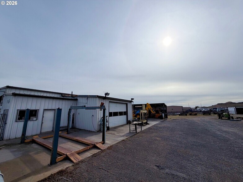 More Photos Of 30565 Oldfield St, Hermiston Industrial For Sale