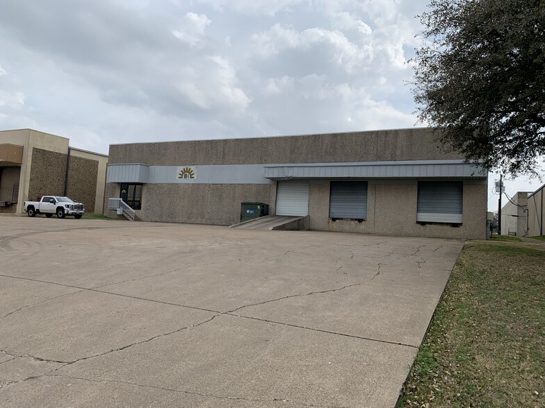 Primary Photo Of 2100 Exchange Dr, Arlington Industrial For Lease
