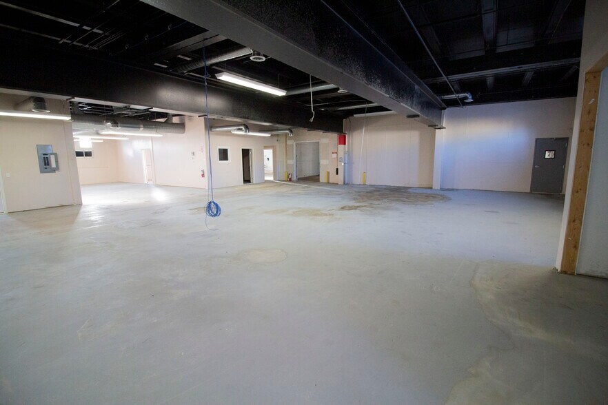 More Photos Of 126 Avenue C, Springfield Manufacturing For Sale