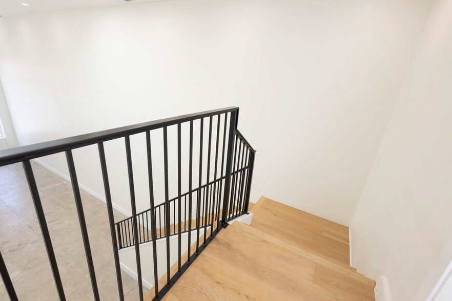 More Photos Of 249 S Robertson Blvd, Beverly Hills Storefront Retail Office For Lease