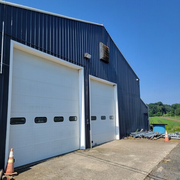 More Photos Of 907 Pulaski Hwy, Goshen Service For Lease